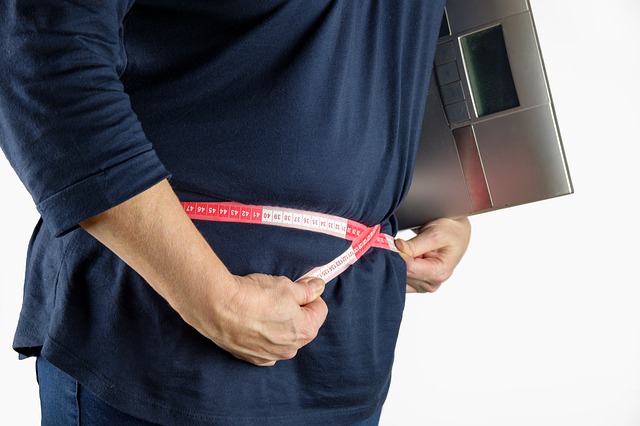 a person measuring its belly fat